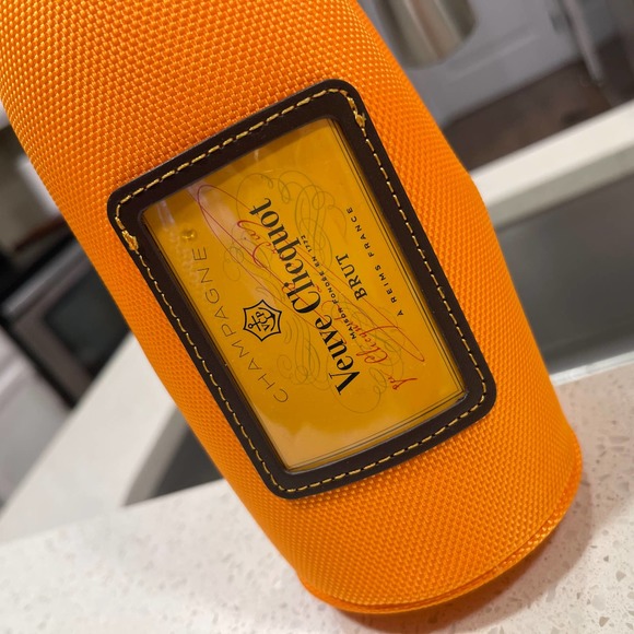 Veuve Clicquot Brut Champagne limited edition Thermal Bottle Jacket NWOT - Picture 2 of 6